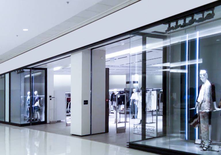 LOCAL COMERCIAL EN C.C. PONTA NEGRA 1